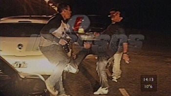 insultos, piedrazos y patadas en la llegada de maradona insultos, piedrazos y patadas en la llegada de maradona