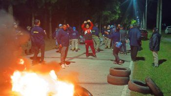 Trabajadores despedidos de ILVA bloquean los accesos al Parque Industrial de Pilar