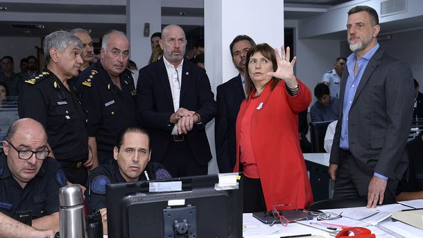 Patricia Bullrich supervisó el protocolo de seguridad por la marcha de la CGT