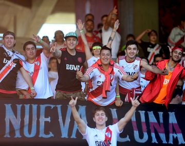 Los hinchas de River debieron esperar para ingresar al estadio