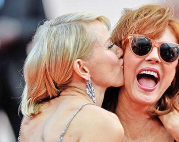 Susan Sarandon, con Naomi Watts en una entrega de premios