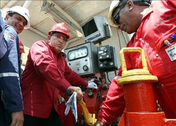Chaveznacionalizacionpetroleras_efe