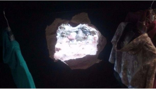 El boquete que hicieron los delincuentes