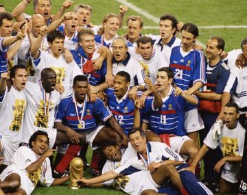 El talentoso volante fue campeón con su país del Mundial 1998
