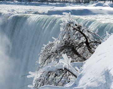Se congeló el Niágara por el frío