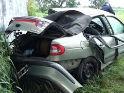 jujuy: mueren cuatro jovenes al chocar auto contra paredon jujuy: mueren cuatro jovenes al chocar auto contra paredon