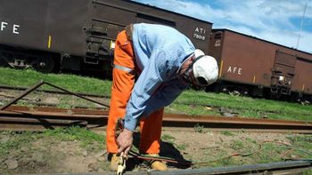 El Ferrocarril Central ya conecta a UPM 2 con el Puerto de Montevideo. El Ferrocarril Central ya conecta a UPM 2 con el Puerto de Montevideo.