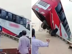 tragedia en bangladesh: un micro cayo a un rio y 26 personas murieron tragedia en bangladesh: un micro cayo a un rio y 26 personas murieron