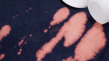 Cómo eliminar las manchas de lavandina de la ropa. Cómo eliminar las manchas de lavandina de la ropa.