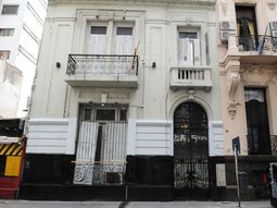 El auto con tres personas en el Instituto Patria: así denuncian que espiaba Alan Ruiz