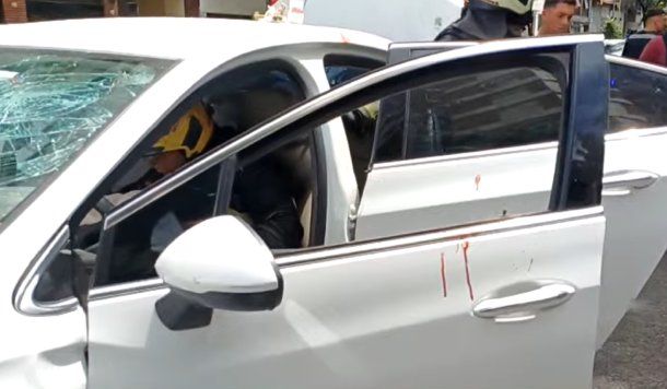 Violento choque entre dos autos en Floresta dejó a una persona atrapada