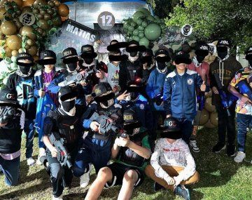 Un futbolista le hizo al hijo una fiesta con temática narco