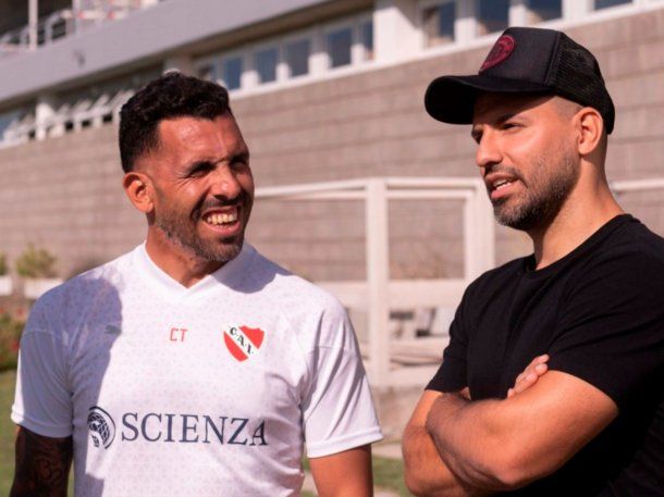 El Kun Agüero bancó a Carlos Tevez tras su crítica al arbitraje de Independiente vs Barracas