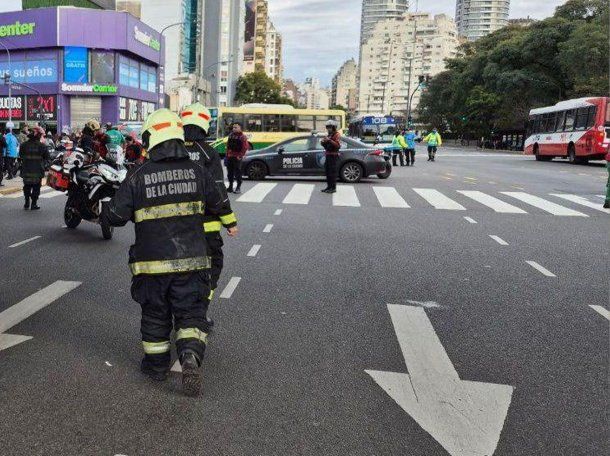 Una pareja cay desde el Puente Pacfico en pleno Palermo
