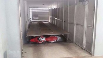 Un hombre fue aplastado por una rampa de su edificio Un hombre fue aplastado por una rampa de su edificio