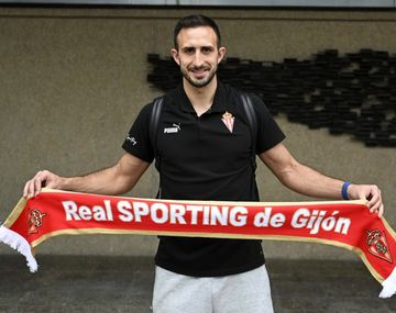 Se fue de Boca: Carlos Izquierdoz fue presentado en Sporting de Gijón