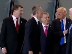 El gesto poco diplomático de Trump con el primer ministro de Montenegro El gesto poco diplomático de Trump con el primer ministro de Montenegro