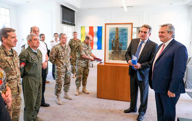 El Presidente dio instrucciones a las Fuerzas Armadas y repasó las tareas de prevención y control