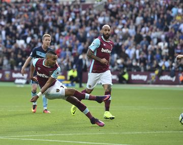 El francés Dimitri Payet anotó un golazo maradoniano para el West Ham ante Middlesbrough por la Premier League