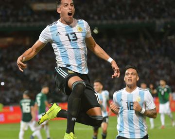 Ramiro Funes Mori celebra el primer gol