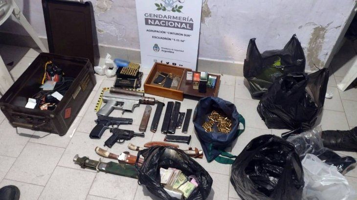 Secuestraron drogas, armas y dinero en el Barrio 1-11-14