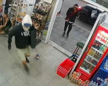 Brutal robo en Mar del Plata: asaltaron un almacén y tomaron como rehén a una adolescente