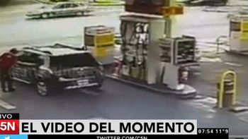 Atropelló a un oficial de tránsito y lo arrastró por cinco cuadras Atropelló a un oficial de tránsito y lo arrastró por cinco cuadras