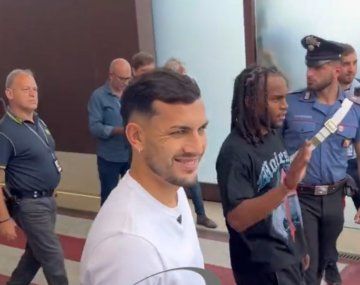 Leandro Paredes llegó a Roma: el gran recibimiento de la gente