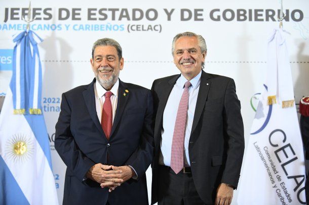 Alberto Fernández entregó la presidencia pro tempore de la CELAC a Ralph Gonsalves