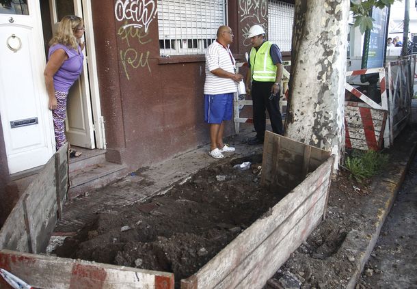 Susto en La Paternal por la explosión de una cámara de luz
