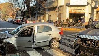 Un patrullero chocó contra un auto en Nueva Pompeya.