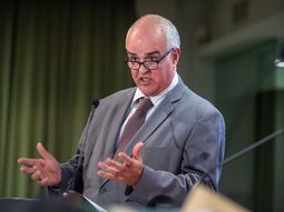 El FA rechazó que el desafuero de Penadés sea tratado de manera directa en el Parlamento del Uruguay. El FA rechazó que el desafuero de Penadés sea tratado de manera directa en el Parlamento del Uruguay.