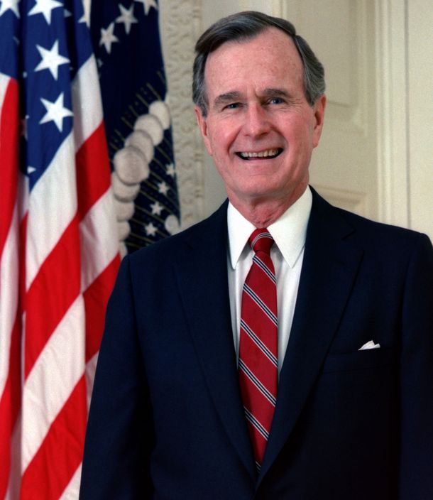 Internaron a George H.W. Bush después de caerse en su casa de verano