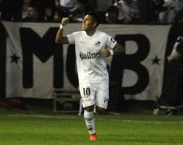 Quilmes goleó a Arsenal y consiguió su primer triunfo