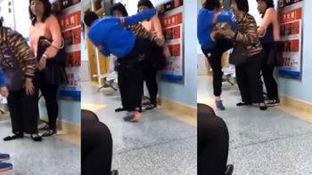 El ataque del niño a su mamá El ataque del niño a su mamá