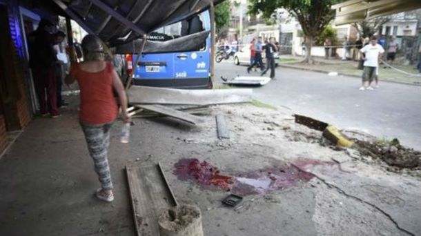 La mujer y su sobrino fueron embestidos por un patrullero