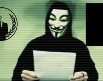 Anonymous le pide la renuncia a un gobernador