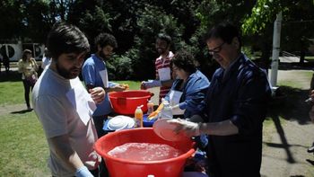 cientificos realizaran una lavada de platos contra macri cientificos realizaran una lavada de platos contra macri