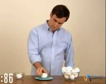 ¿Cómo pelar un huevo duro en menos de 10 segundos?
