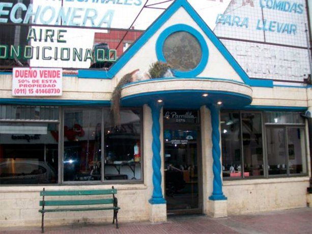 Está en venta el restorán cuyo dueño basureó a clientes que pagaron con la AUH