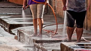 OSE registró ayer un pico de consumo cercano al límite y decidió prohibir el uso no esencial del agua. (Foto: Concejo de Santa Fe) OSE registró ayer un pico de consumo cercano al límite y decidió prohibir el uso no esencial del agua. (Foto: Concejo de Santa Fe)
