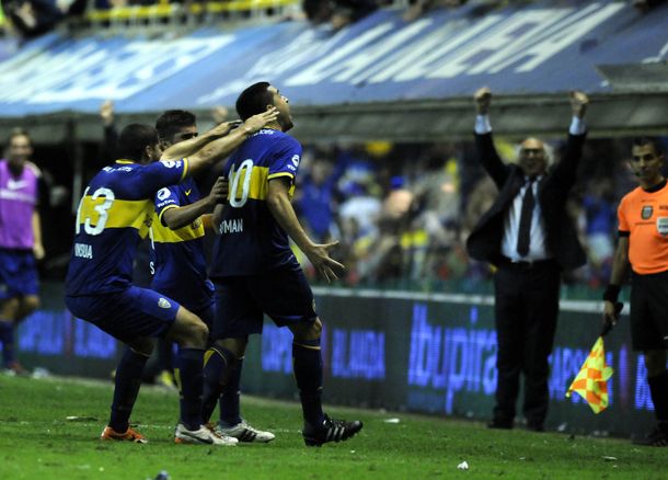 ¿Barovero pudo evitar el gol de tiro libre de Riquelme?