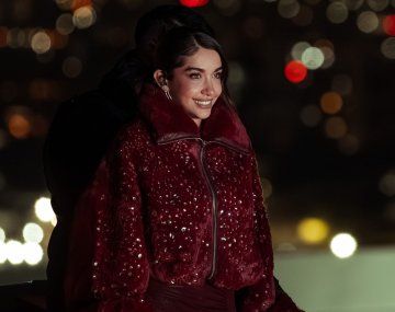 Una chica es viral por su técnica para tomar vino y no ir al baño durante el show de María Becerra