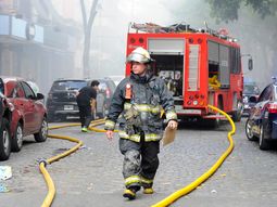 se incendio una perfumeria en villa del parque: hay al menos 11 heridos se incendio una perfumeria en villa del parque: hay al menos 11 heridos