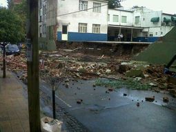 derrumbe en un colegio de san fernando por la tormenta derrumbe en un colegio de san fernando por la tormenta