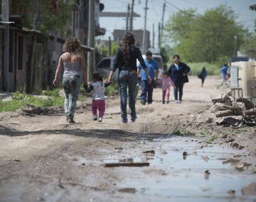 Cuánto necesitó una familia tipo en mayo para superar el umbral de pobreza