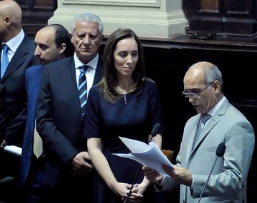 Asumió Vidal con un duro discurso