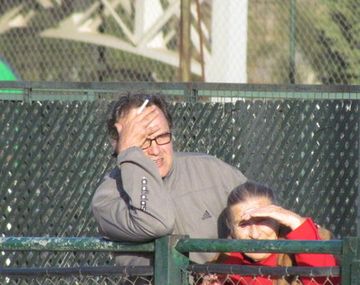 Bielsa no pudo con su genio y se volvió loco en un partido de hockey