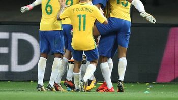 se lesiono dani alves y hay preocupacion en brasil: ¿se pierde el mundial? se lesiono dani alves y hay preocupacion en brasil: ¿se pierde el mundial?