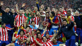 Fue parte de la época dorada del Atlético de Madrid, pero las lesiones lo obligaron a retirarse con 26 años. Fue parte de la época dorada del Atlético de Madrid, pero las lesiones lo obligaron a retirarse con 26 años.